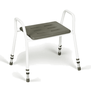 Badetaburet i aluminium med ergonomiske håndtag og skridsikkert PUR-sæde på badeværelsesgulv