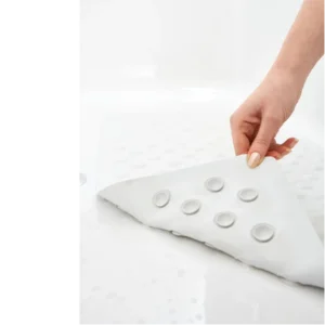 Bademåtten er med sugekopper, som sikre at du står fast.
