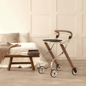 Let's Go-rollator från Trust Care – inomhusrollator i elegant design med bricka och korg